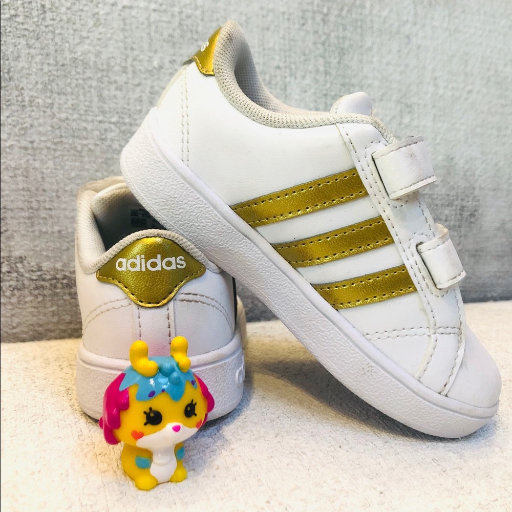 Authentic Adidas Toddler 6 Gold/White Kicks